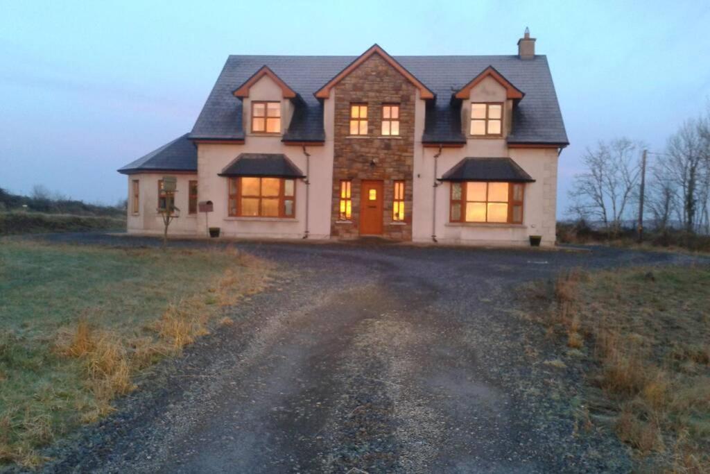 Annies Meadow. Villa Knock  Bagian luar foto