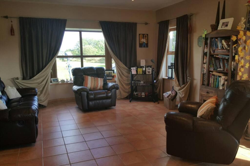 Annies Meadow. Villa Knock  Bagian luar foto