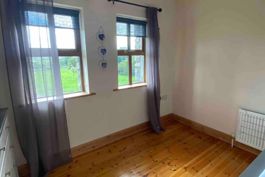 Annies Meadow. Villa Knock  Bagian luar foto