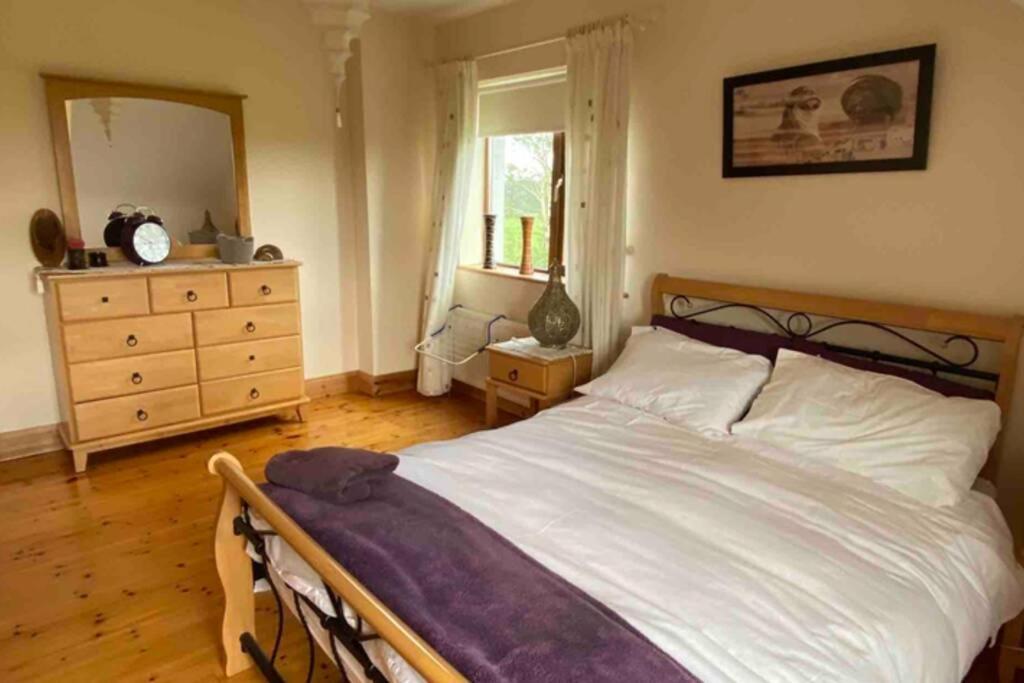 Annies Meadow. Villa Knock  Bagian luar foto