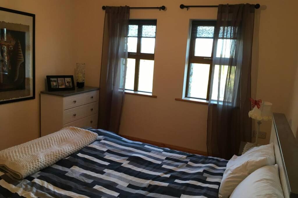 Annies Meadow. Villa Knock  Bagian luar foto